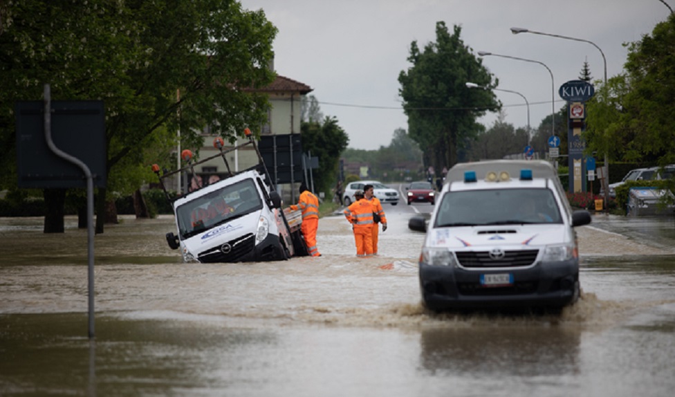 Italia goditet serish nga moti i keq, rikthehen permbytjet ne disa zona